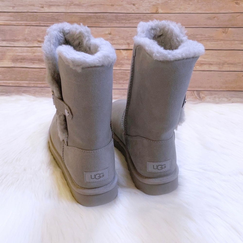 UGG Bailey UGG Metal Graphic Seal Grey Suede Boots - Picture 6 of 9